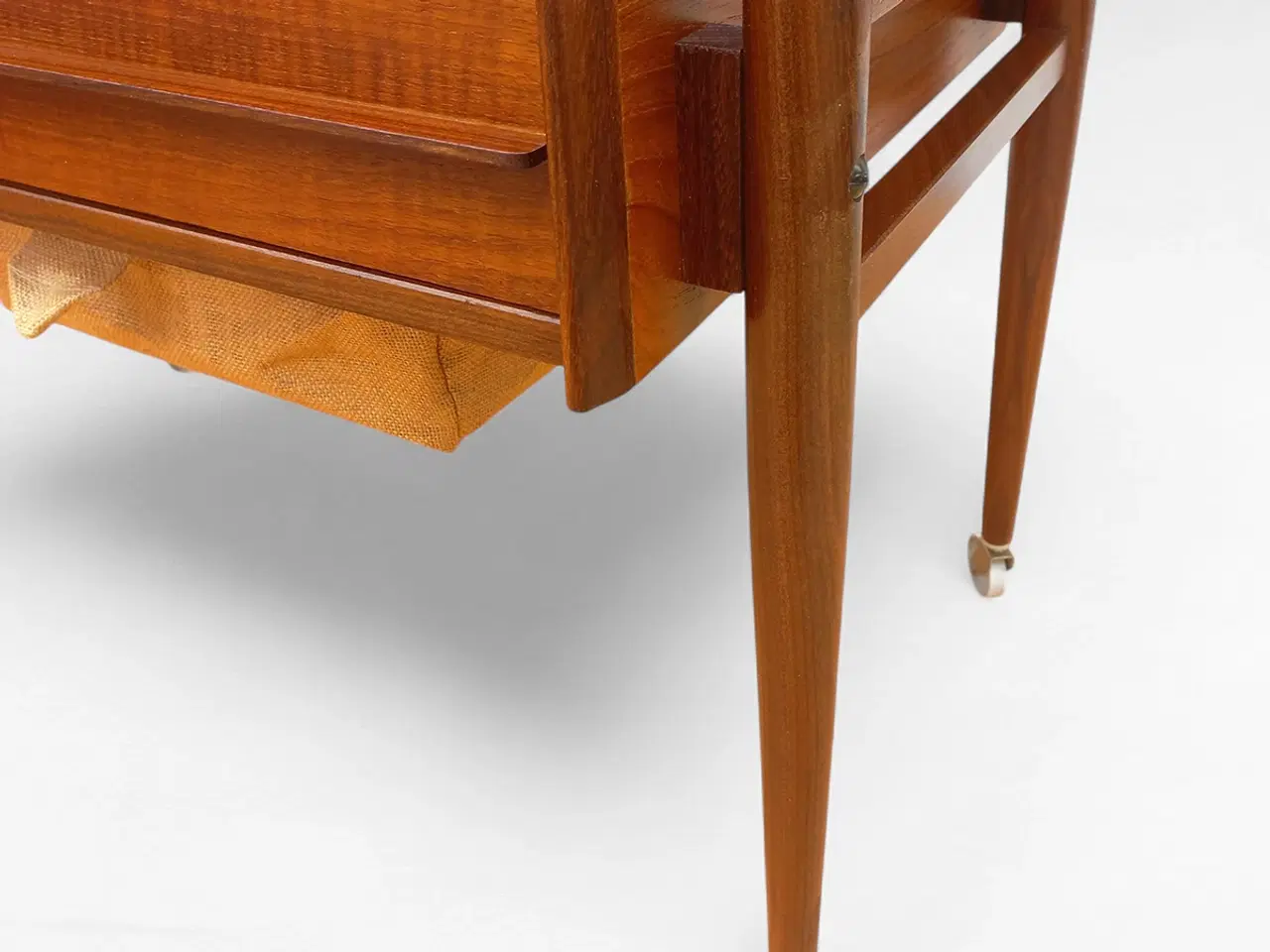 Billede 12 - Elegant Teak Sybord/Sidebord fra 1960’erne – Dansk