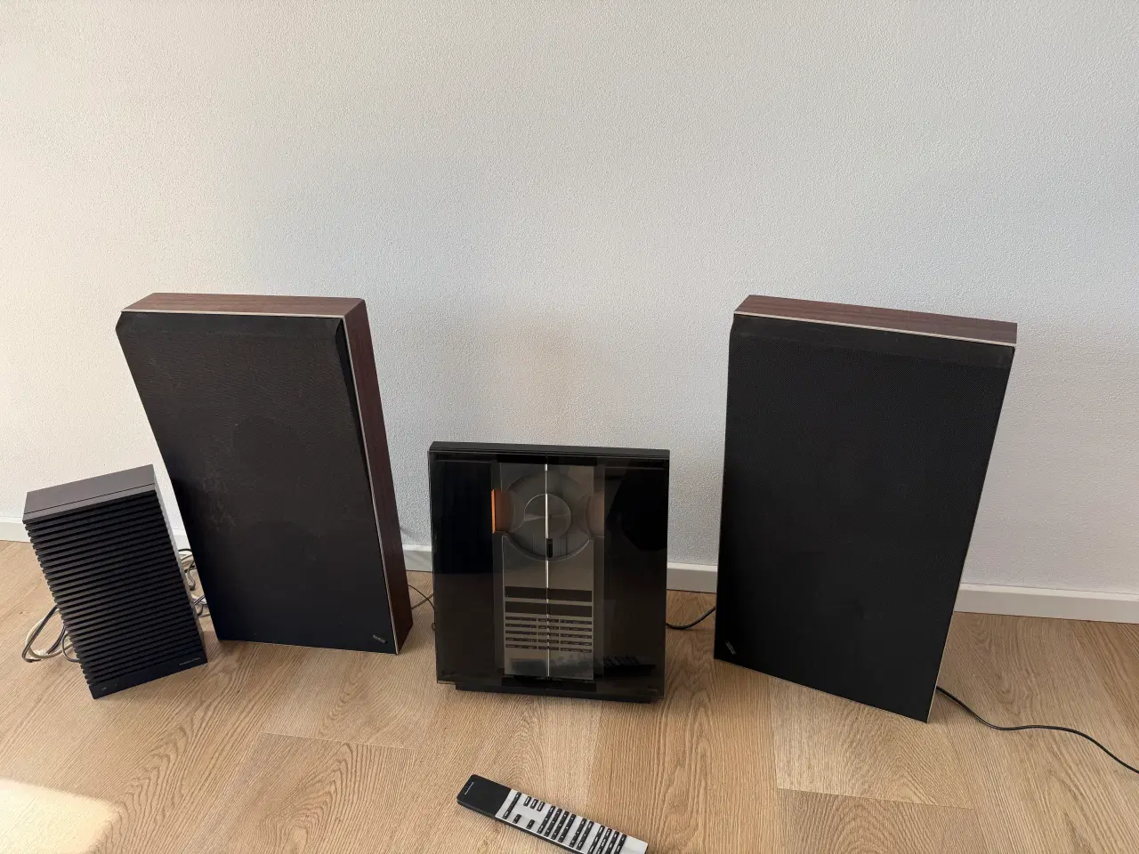 Billede 2 - B&O anlæg med højtalere, forstærker og fjernbetjen