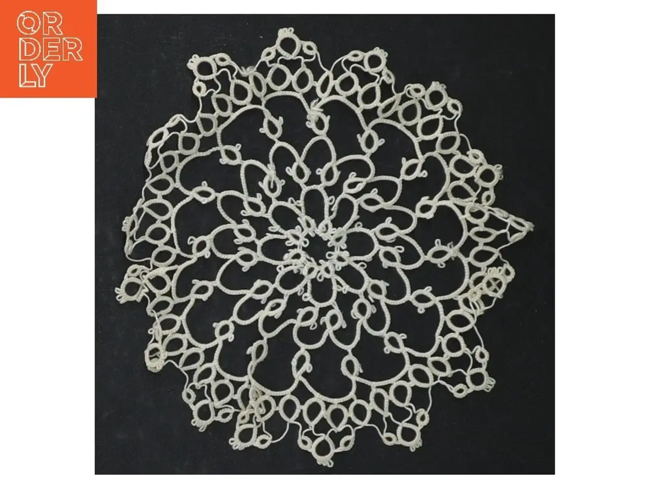 Billede 1 - Kniplet lysedug / mellemlægsserviet  (str. Ikke angivet)