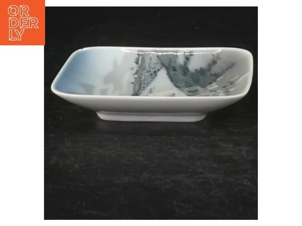 Billede 2 - Porcelænsaskebæger med Løkken Badestrand motiv fra Royal Copenhagen (str. 10,5x10,5 cm)