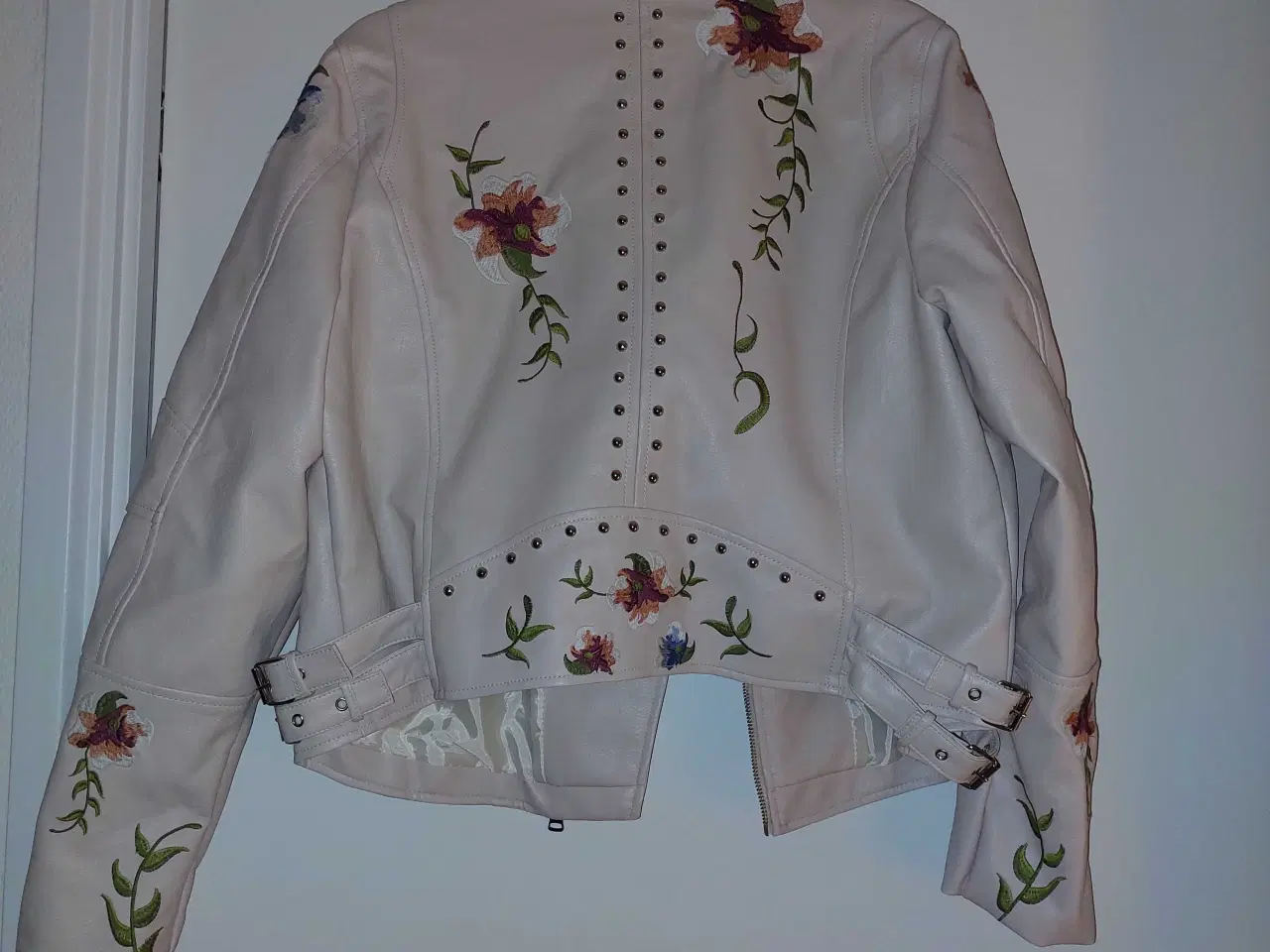 Billede 2 - Råhvid skindjakke 