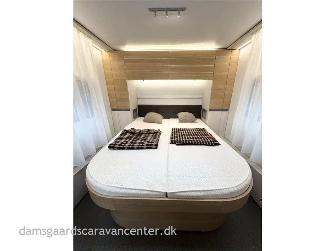 Billede 13 - 2022 - Adria Adora 593 UP   Queensbed-Gulvtemp.-Commodore 300 telt