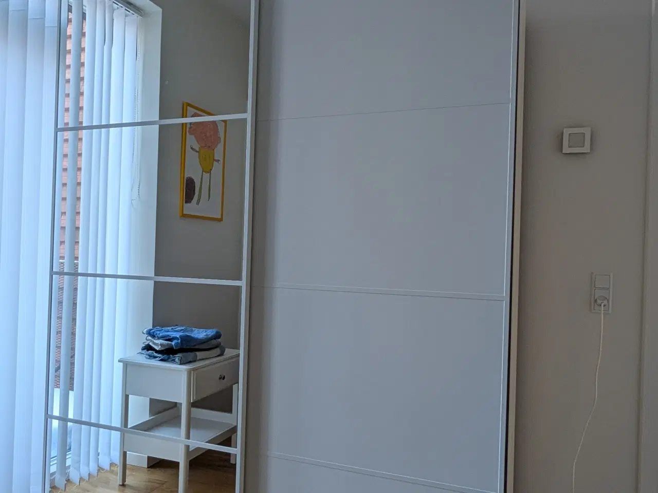 Billede 1 - Garderobeskab med skydelåger