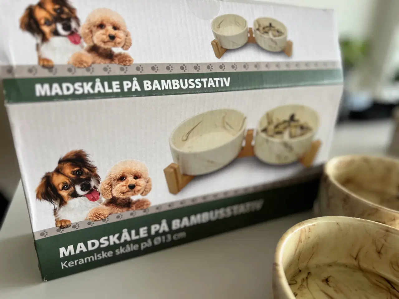 Billede 3 - Fin sæt med madskåle og stativ til hund eller kat