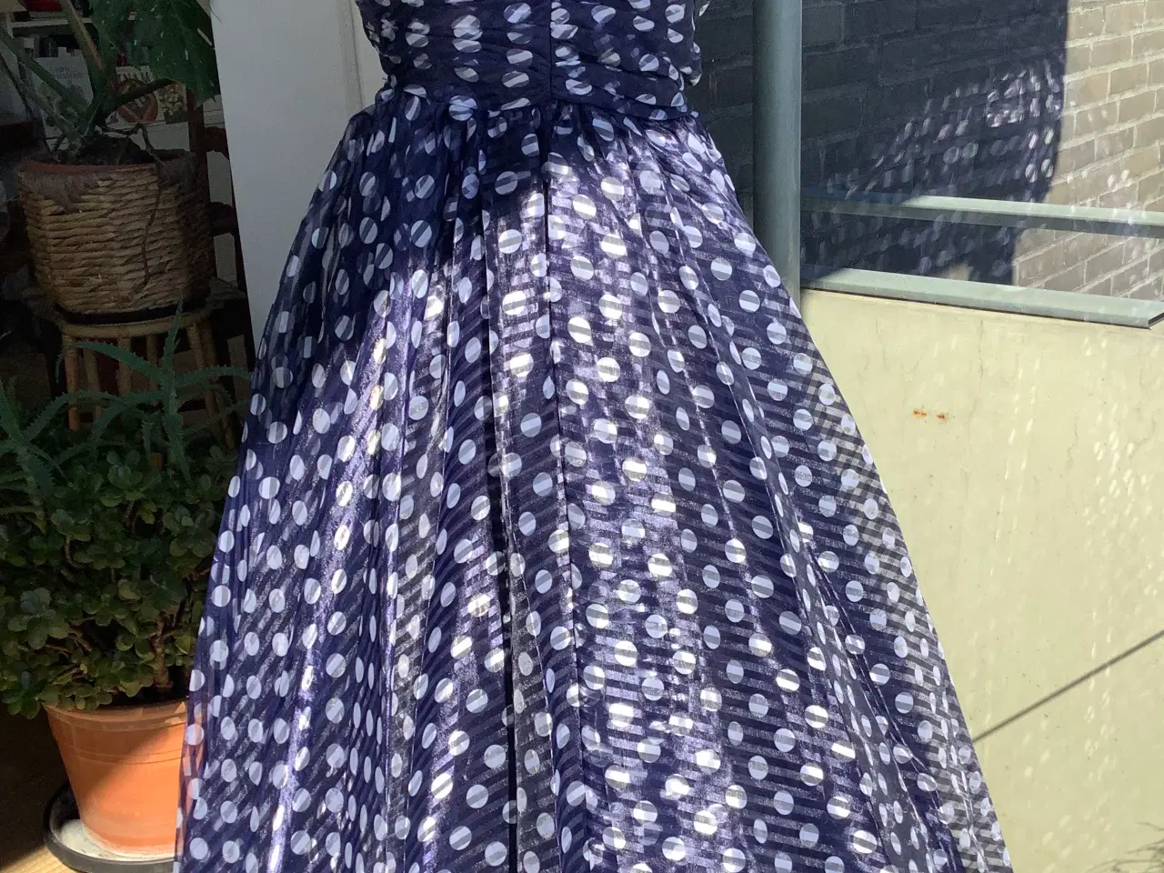 Billede 1 - Flot kjole med gof vidde.