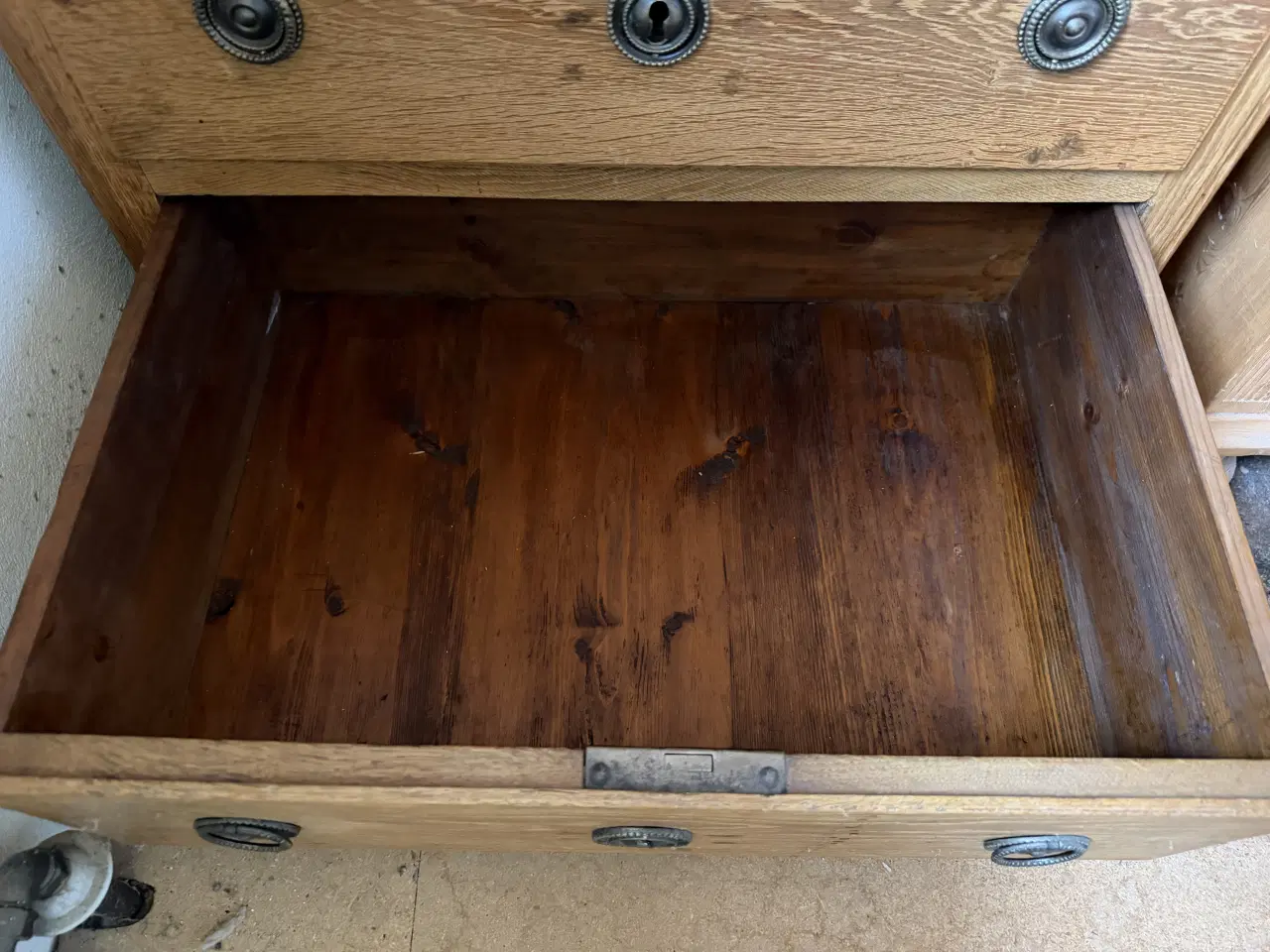 Billede 3 - Kommode i massiv ubehandlet eg 