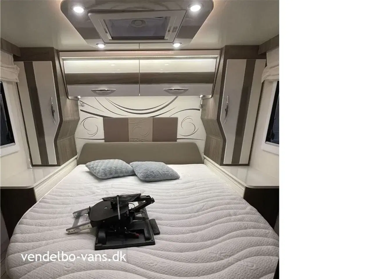 Billede 16 - 2021 - McLouis Nevis 879 G Matic   Højdejusterbar dobbeltseng i bag - stor garage - 160 HK automatgear