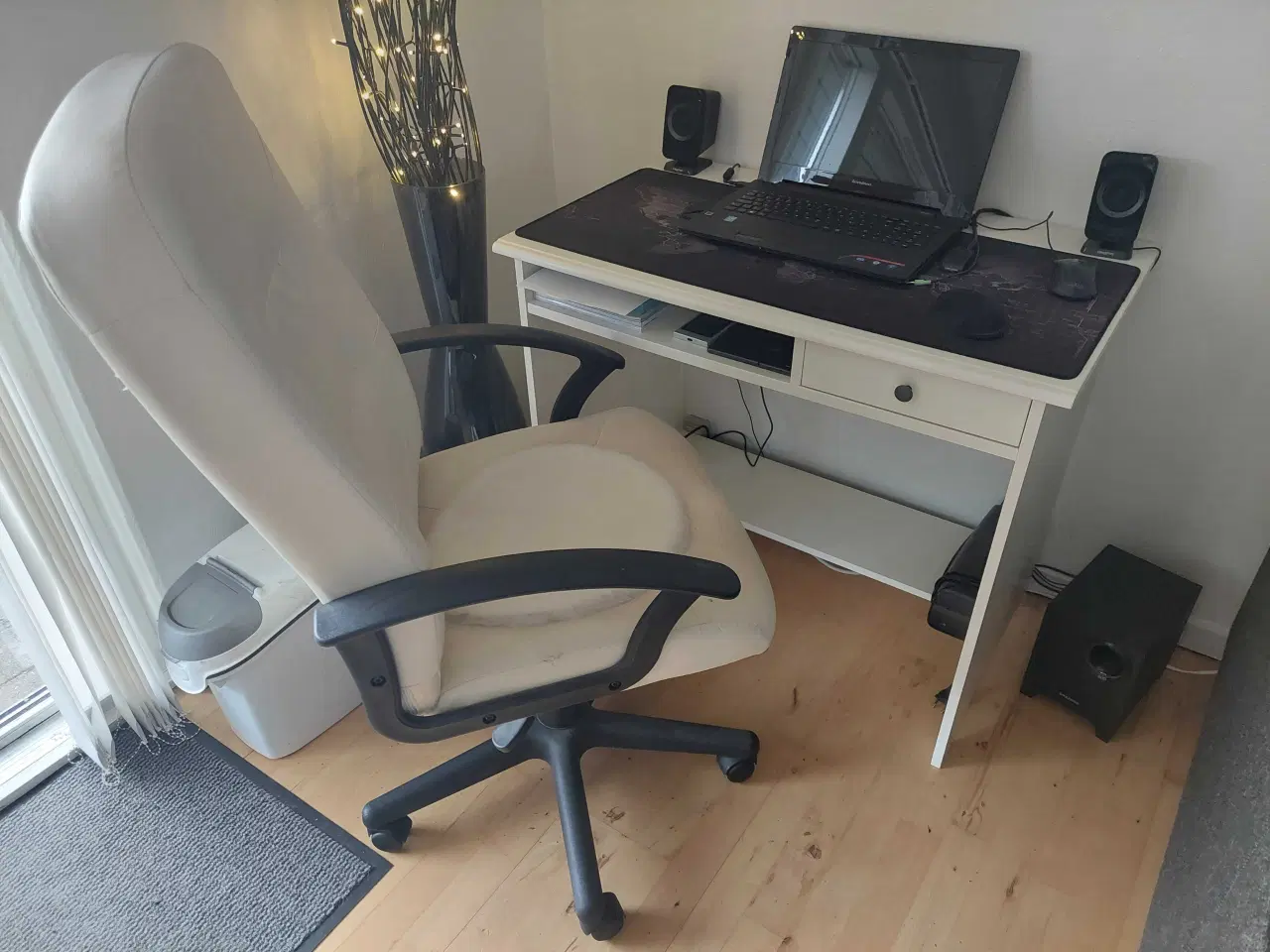 Billede 2 - Skrivebord med kontorstol 