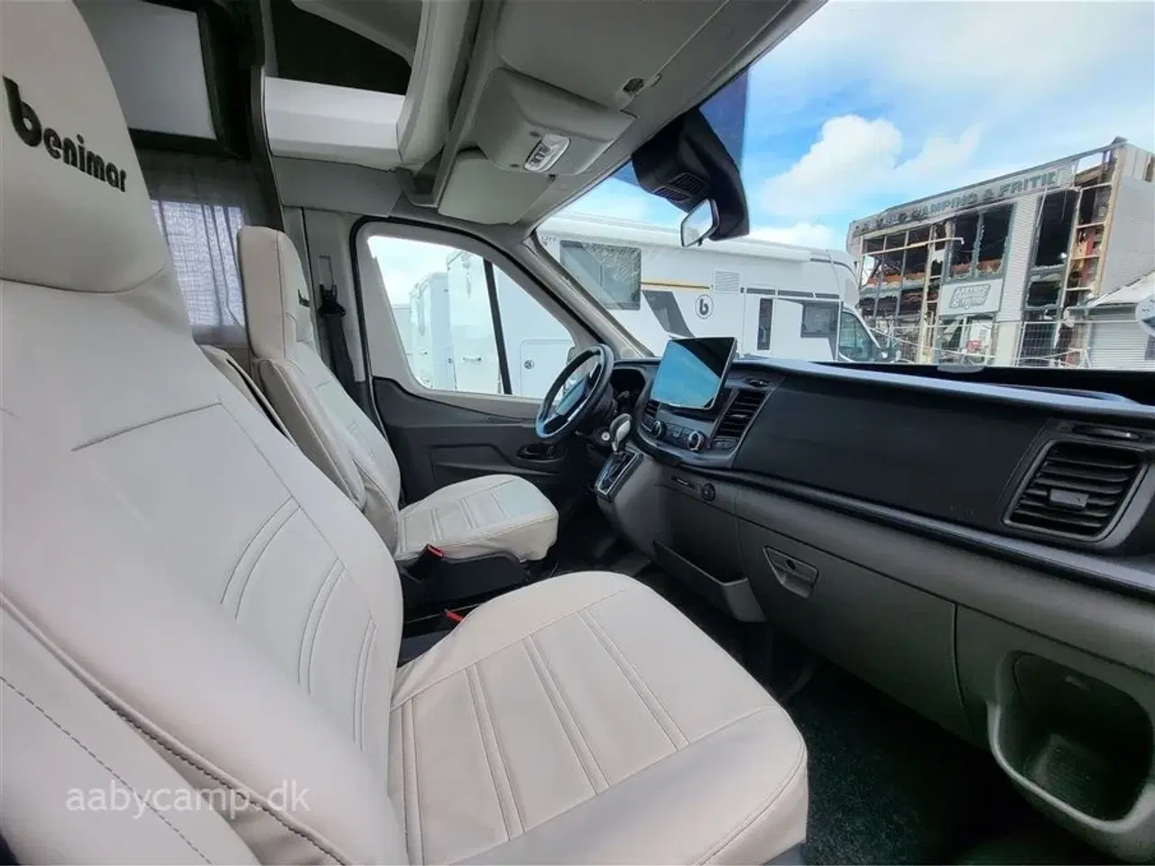 Billede 5 - 2024 - Benimar Tessoro T468 Special Edition   Automatgear. NK Pakke. solcelle. batteri. inverter. Maxxfan. markise. udvendigt bruseudtag. lædersæder. Kun 4600 Km!!!