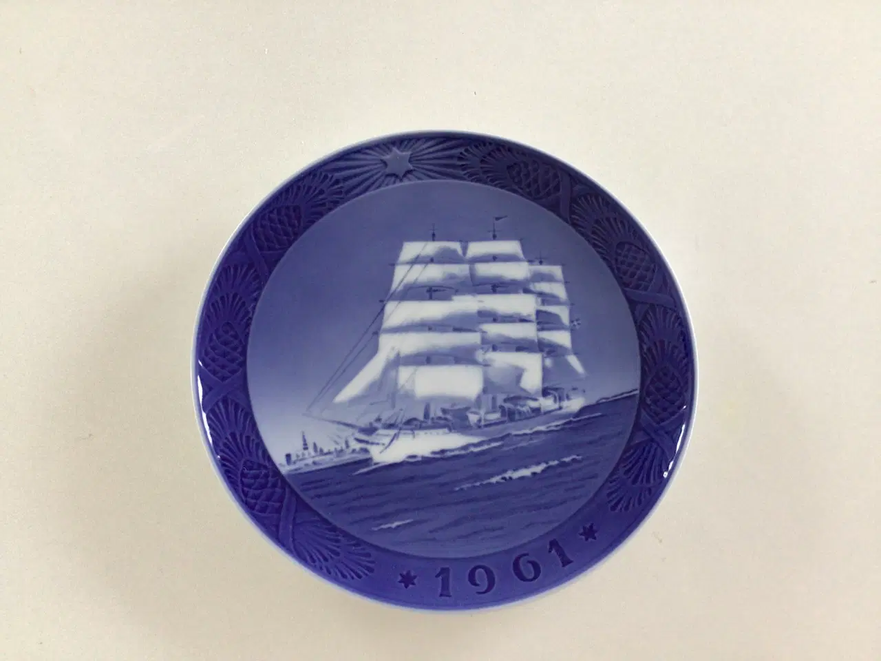 Billede 13 - Royal Copenhagen juleplatter