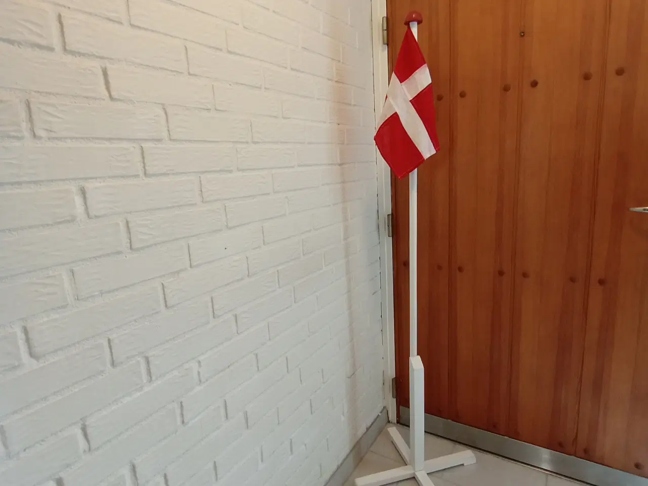 Billede 1 - Flagstang på fod. 160 cm.