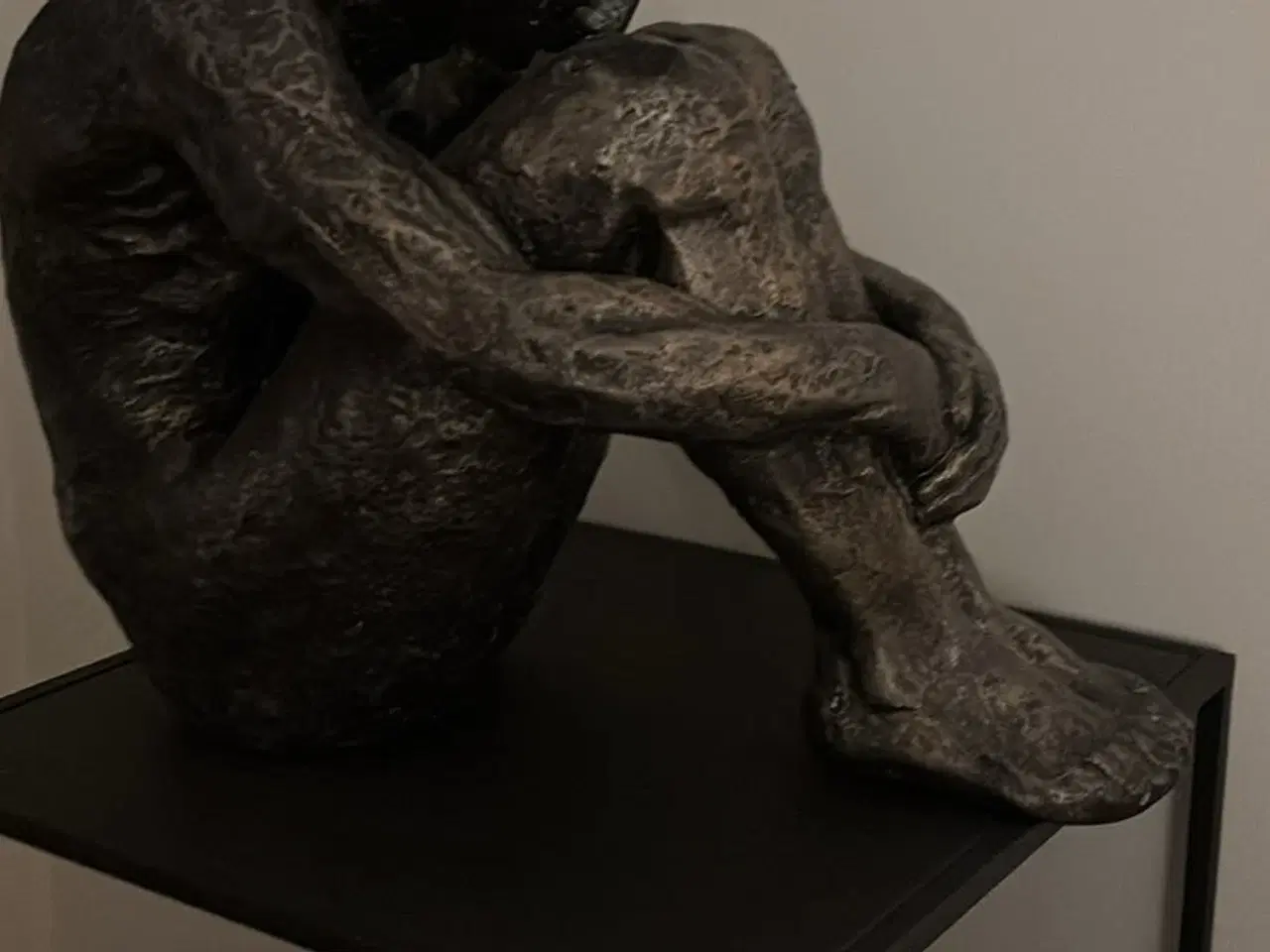 Billede 2 - Siddende mand 38 cm