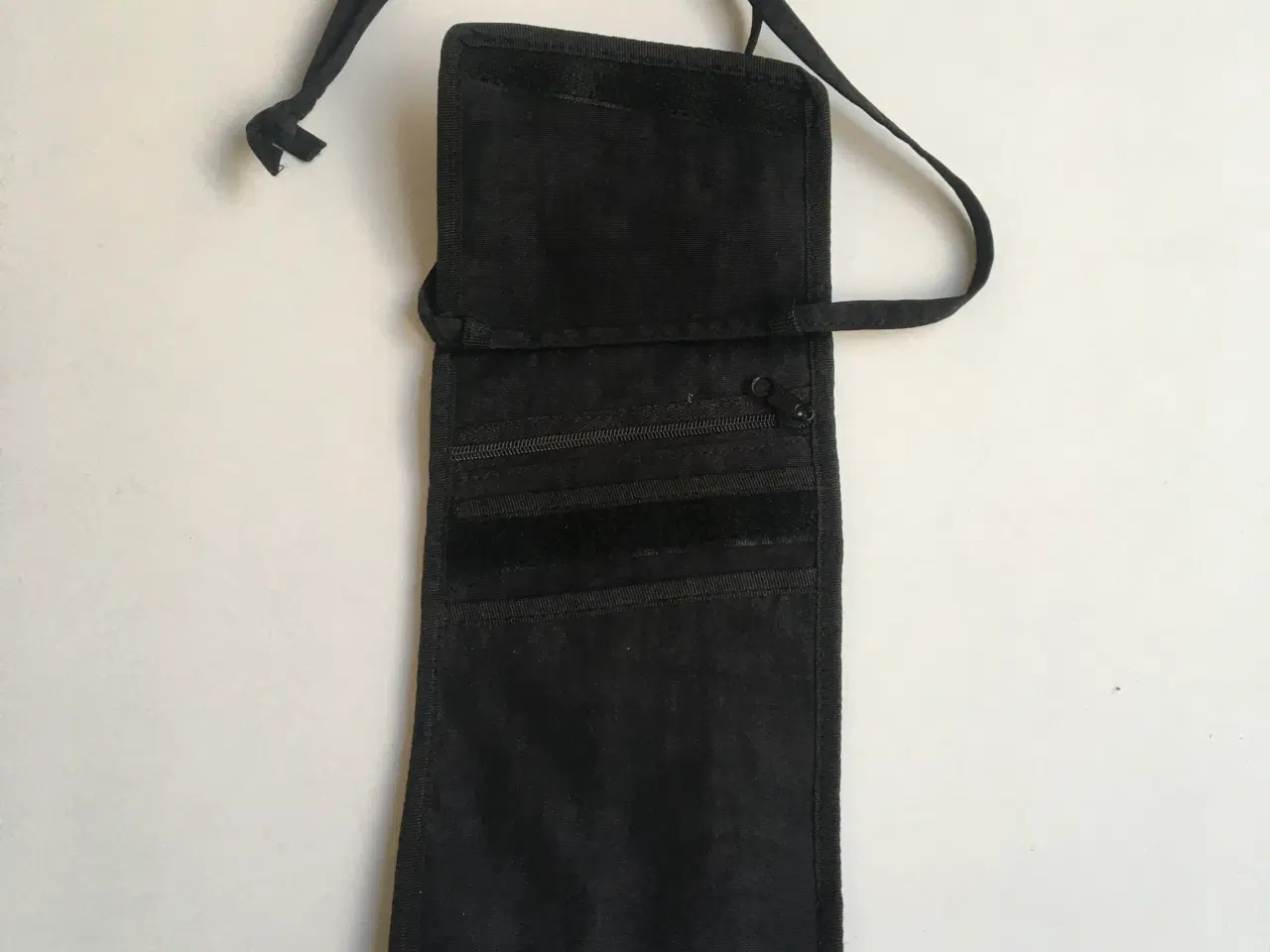 Billede 3 - Pengecat i sort nylon med indstillige rem til pas
