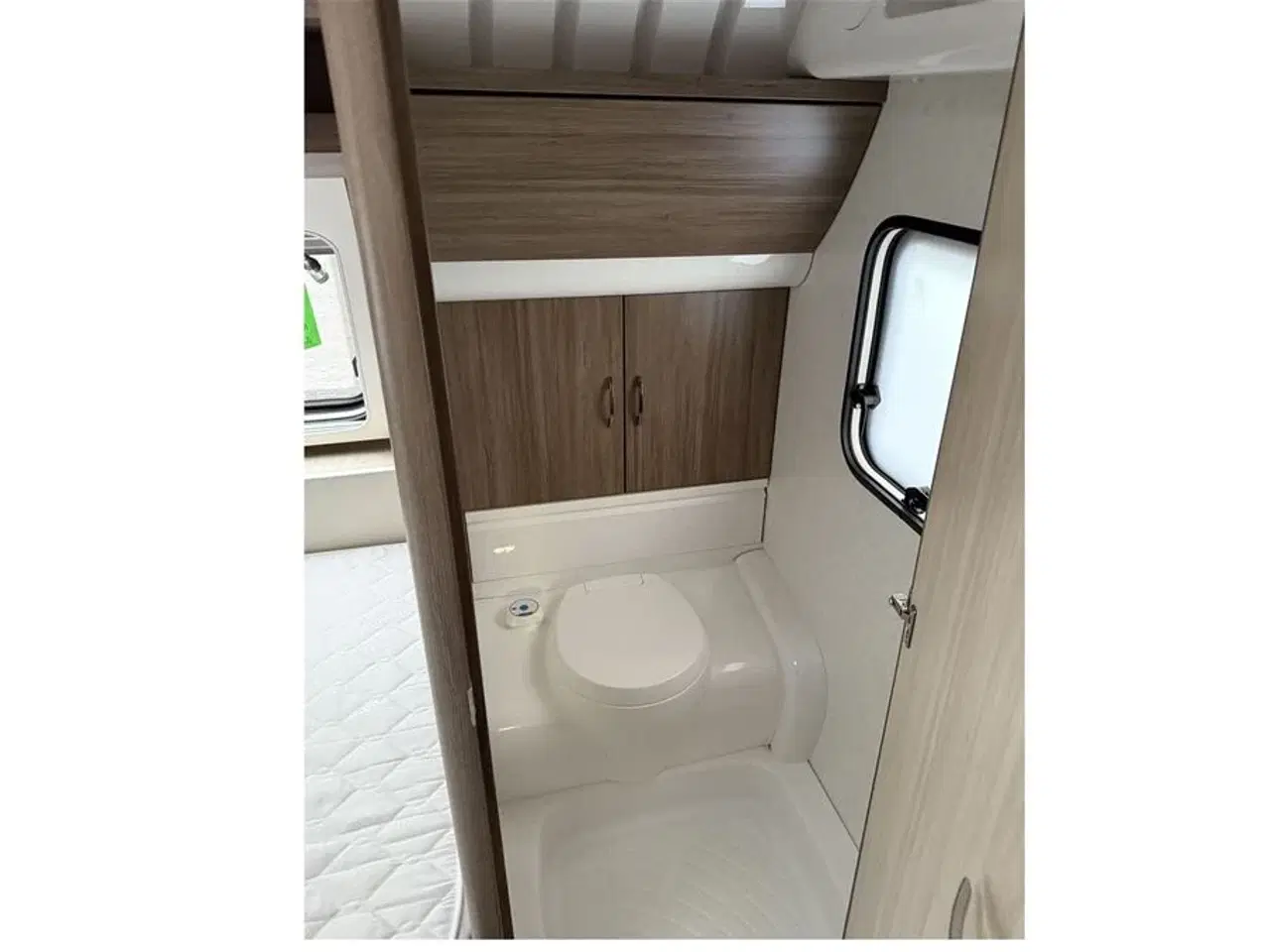 Billede 12 - 2017 - Hobby De Luxe 650 KMFe   Lækker famillie vogn med  køjevogn med dobbeltseng fra Hinshøj Caravan