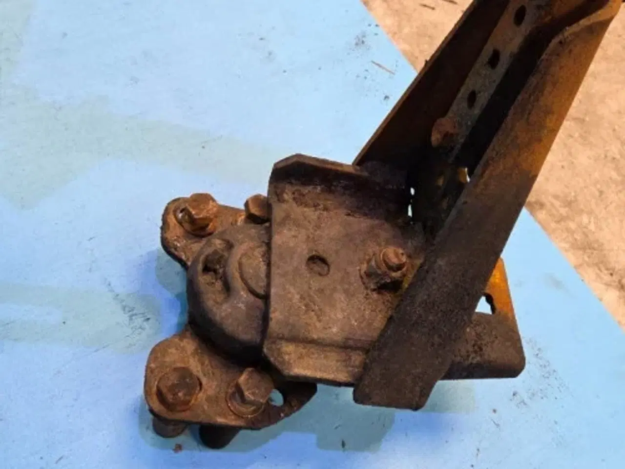 Billede 19 - Case Maxxum 150 Hjulskærm Beslag R.  47802224