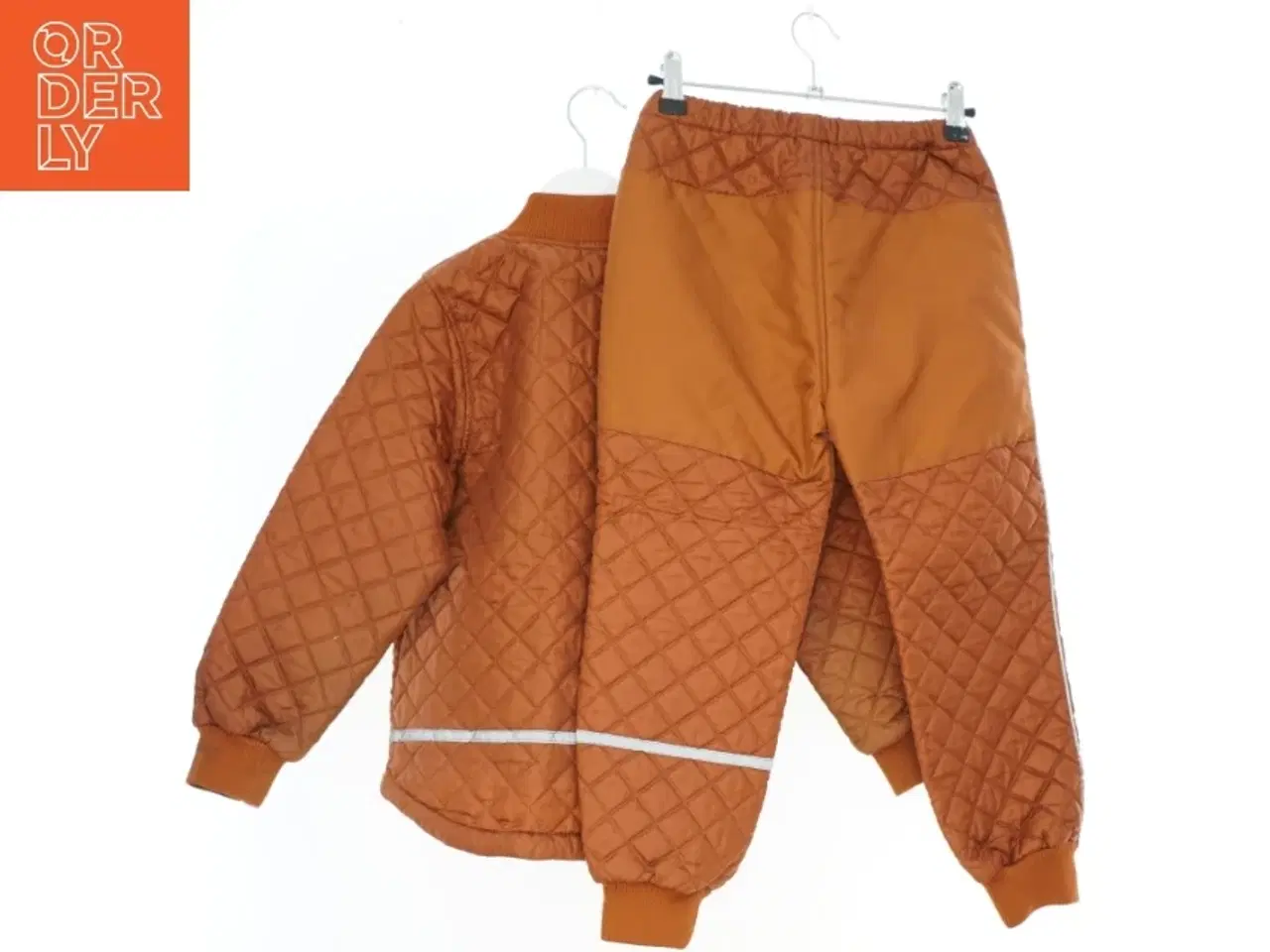 Billede 2 - Termosæt i orange med jakke og bukser fra Mikk-line (str. 122)