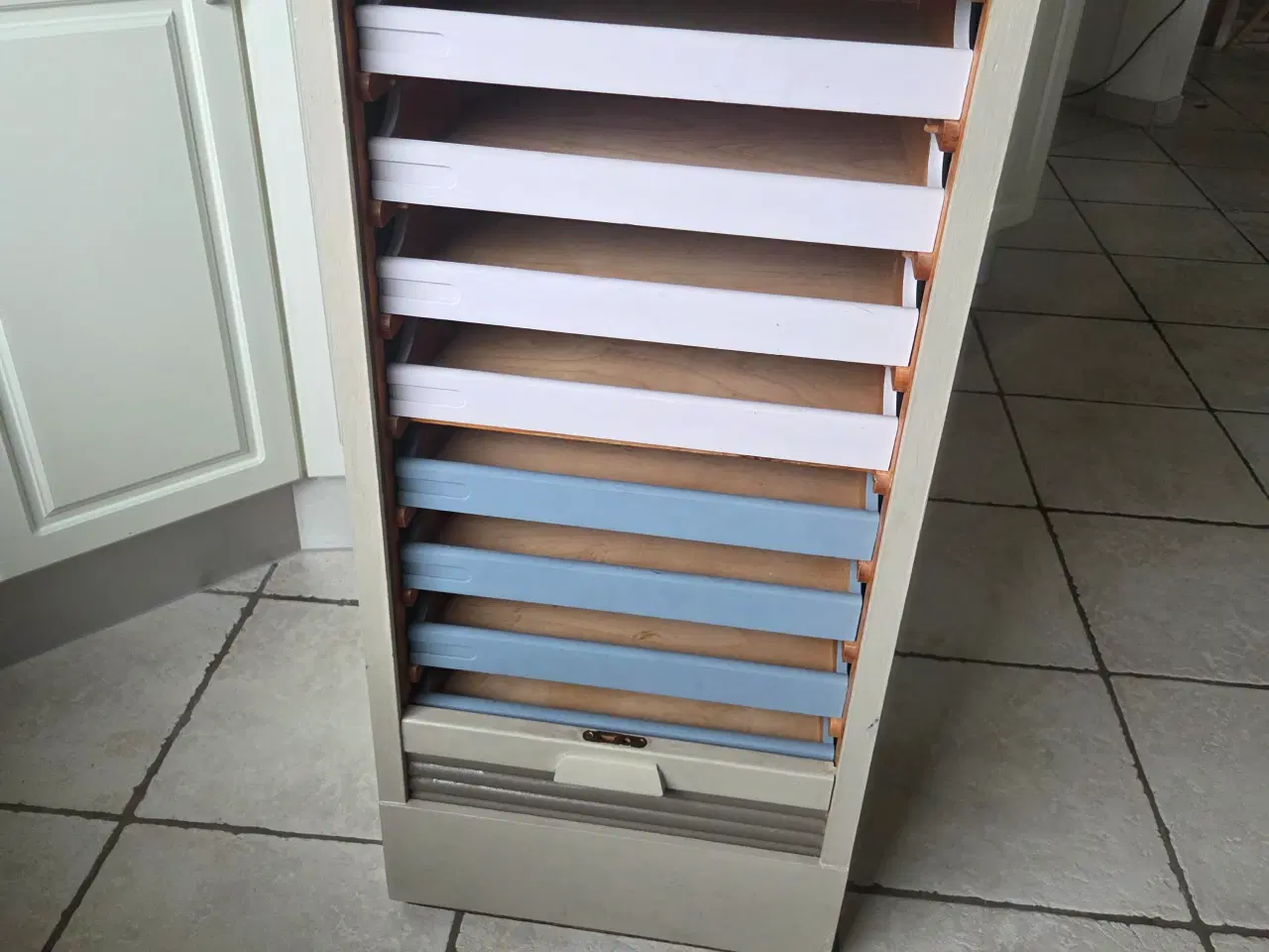 Billede 3 - Rigtig flot jalosiskab