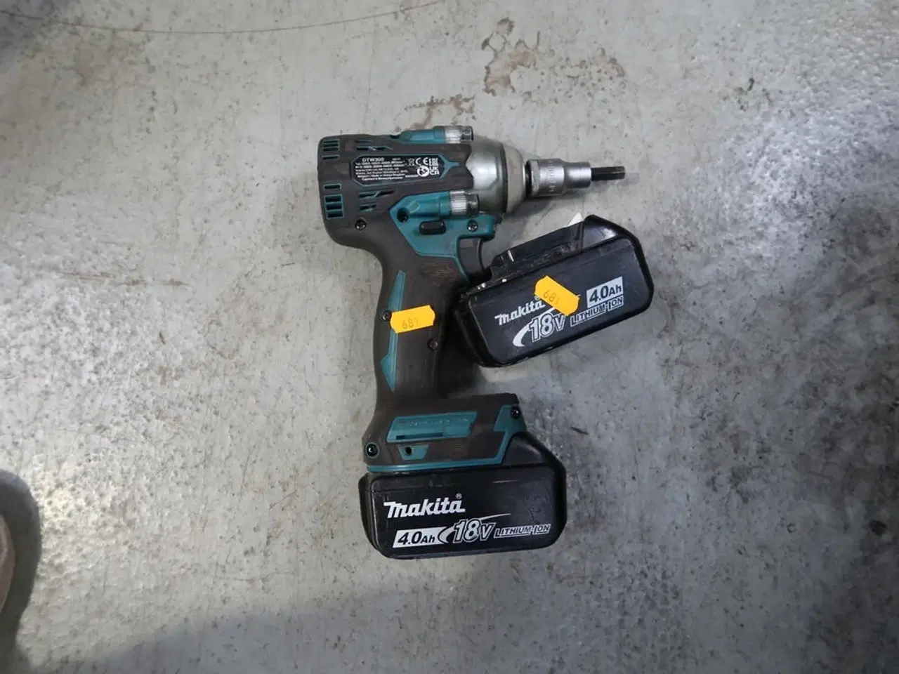 Billede 1 - Akku bore/skruemaskine MAKITA DTW300 med 2 stk. batterier