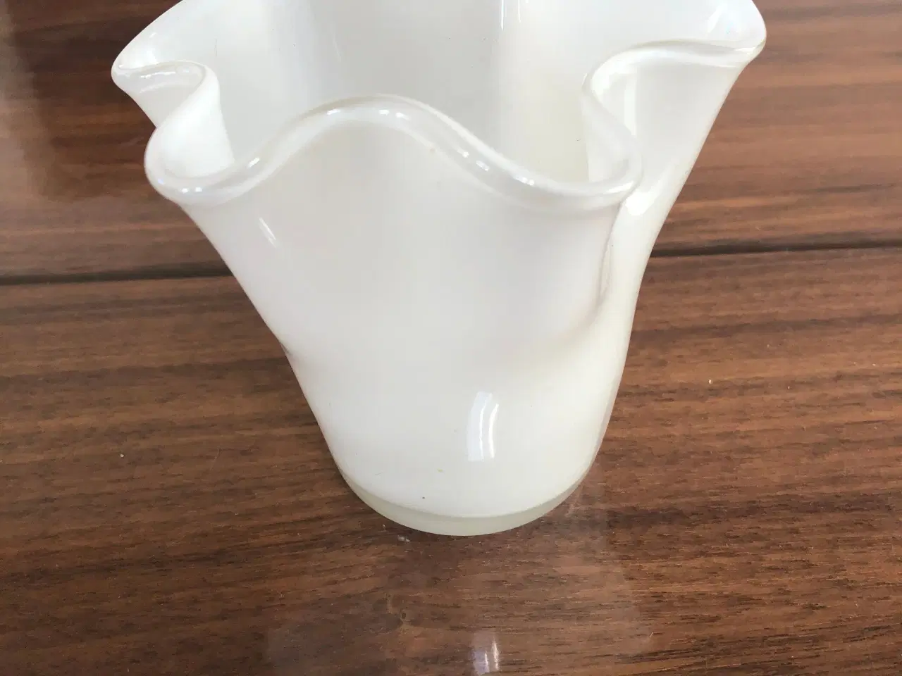 Billede 3 - Hvid glas vase