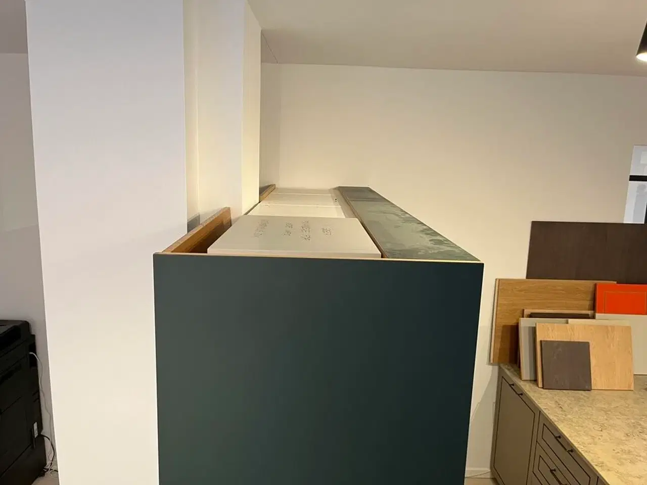 Billede 2 - Skab med Grønne låger