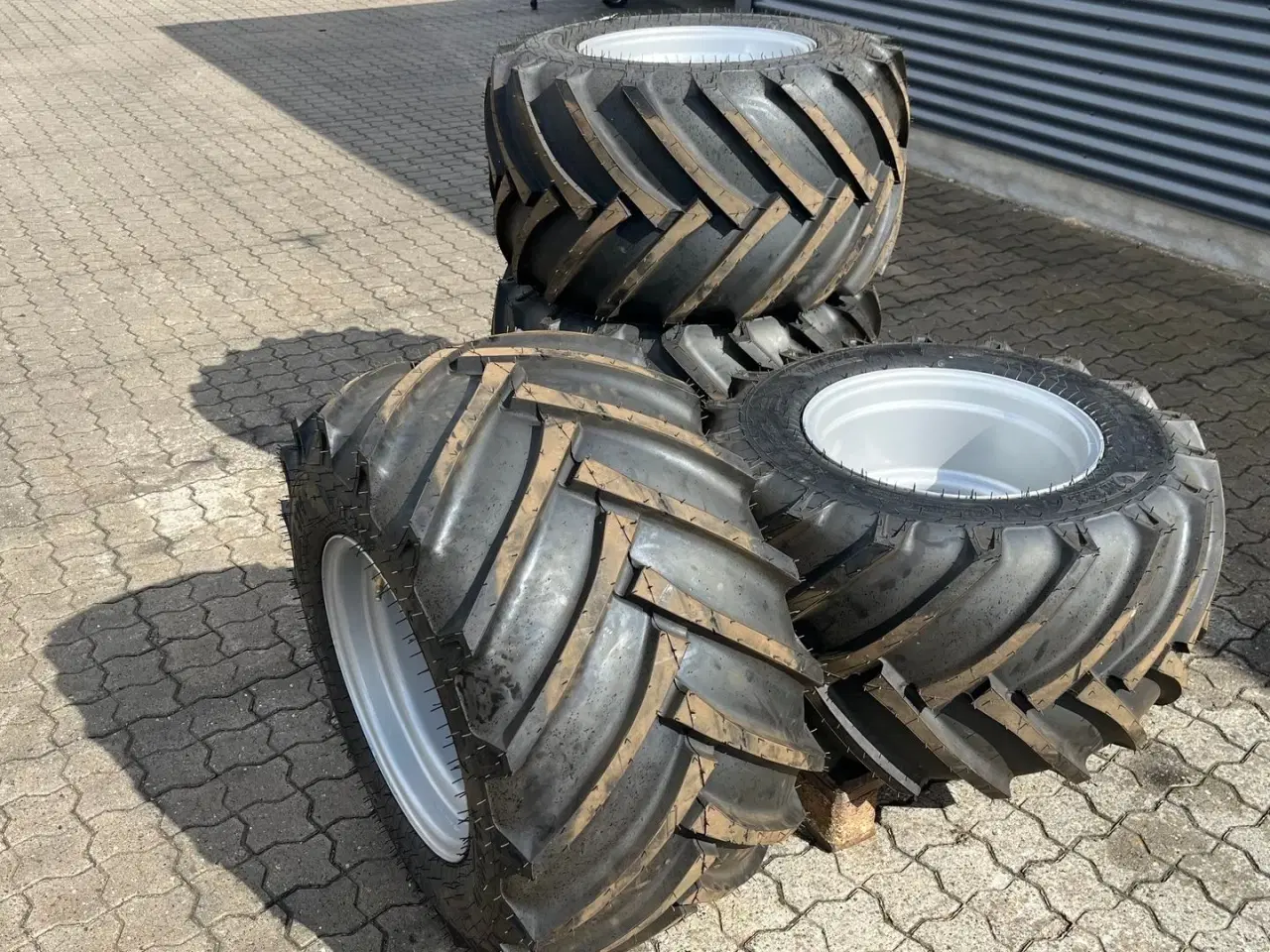 Billede 2 - MRL NYE brede hjul til minilæsser 19.0/45-17