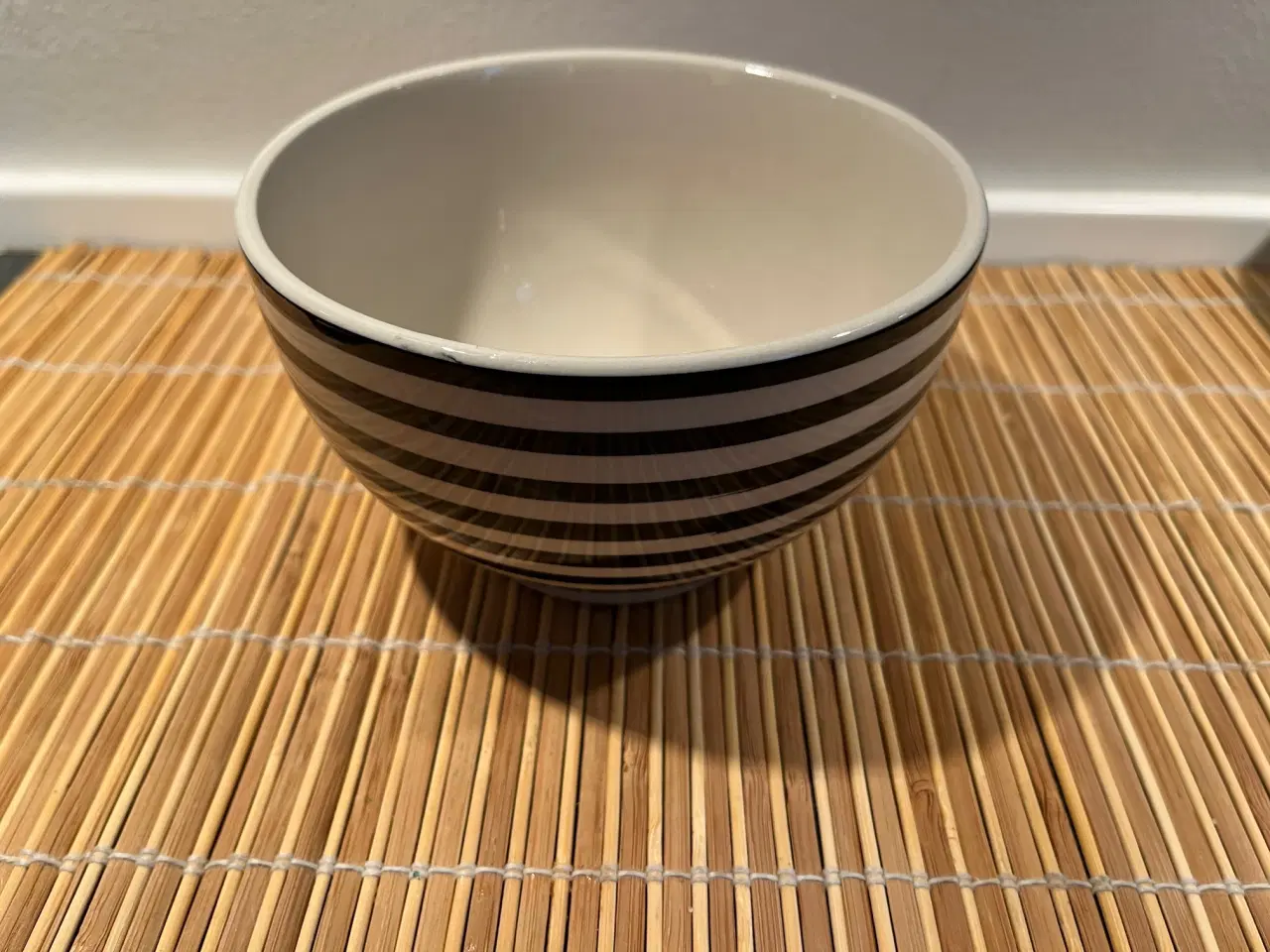 Billede 1 - Skål uden navn - minder om Kählers skåle