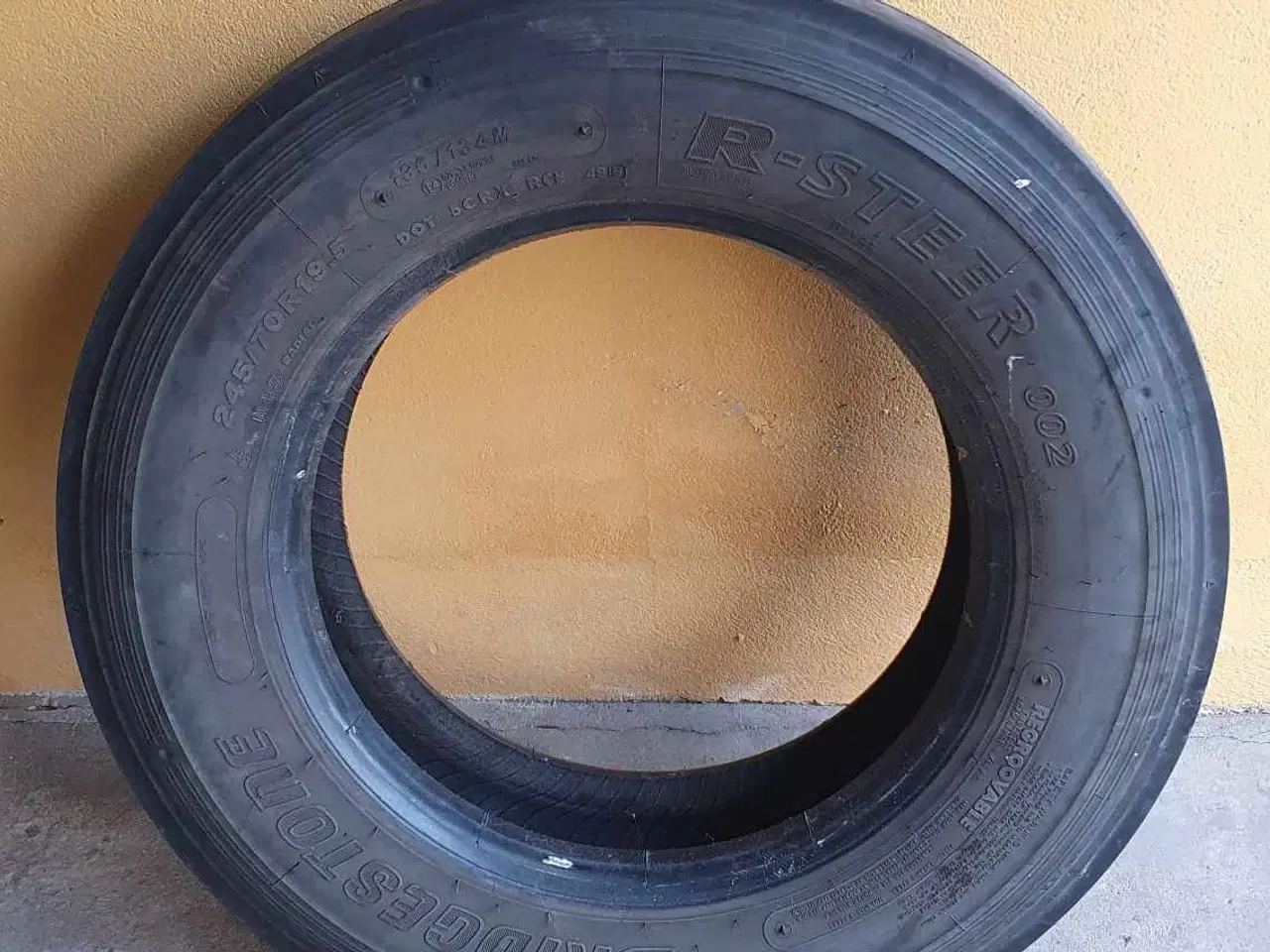 Billede 4 - Dæk 245/70R 19.5