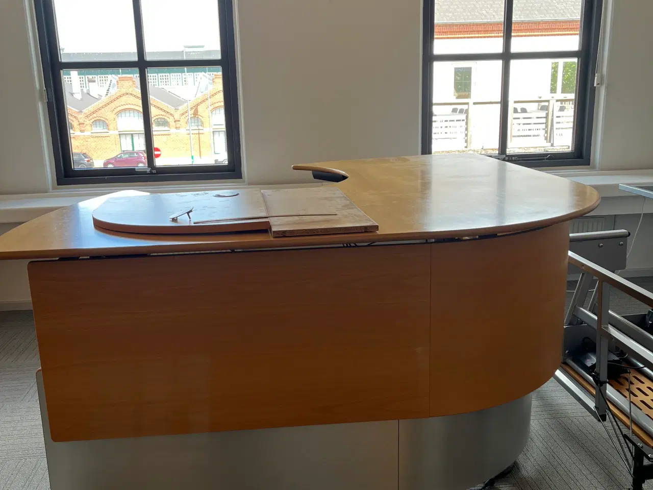 Billede 3 - Receptionsdisk/skrivebord