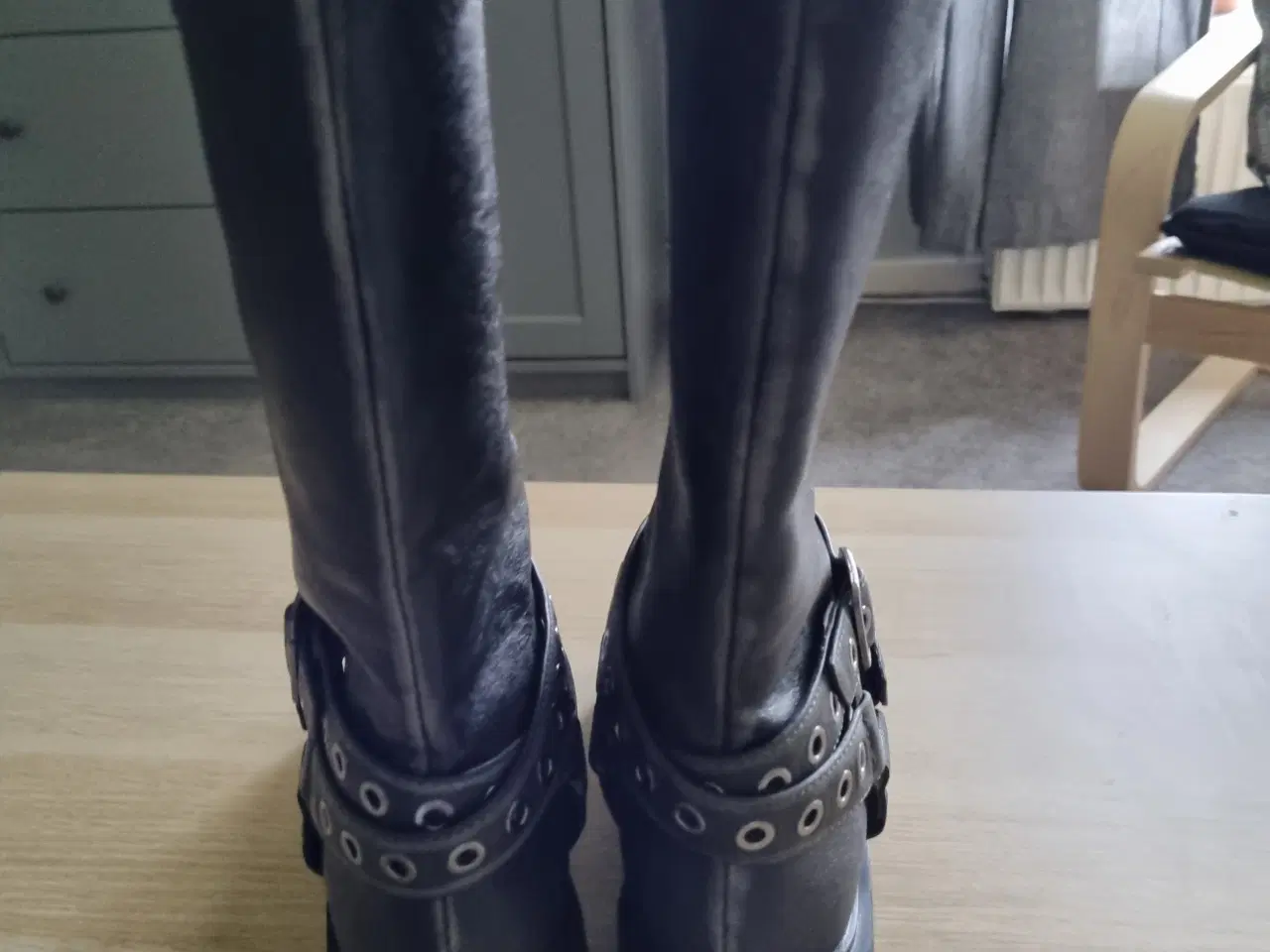 Billede 4 - Bershka biker støvler/stonewash look i sort  str 3