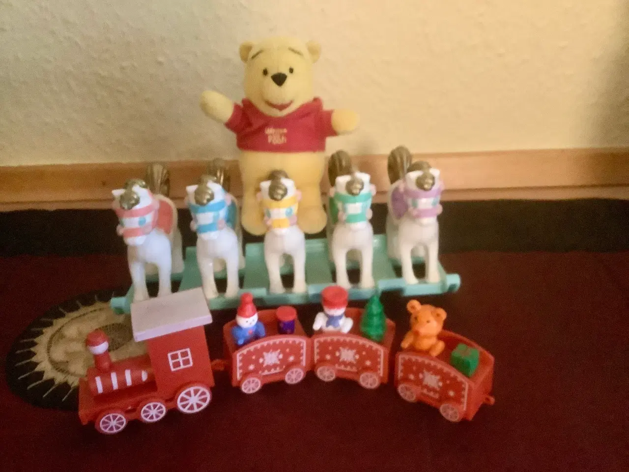 Billede 2 - Juletog-gyngeheste-Peter Plys-til små Barbier.