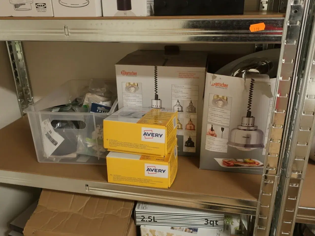 Billede 4 - 2 stk. reoler med indhold