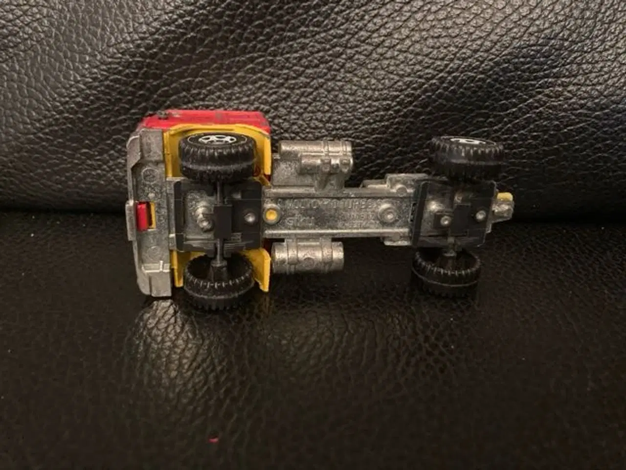 Billede 1 - Rød Volvo lastbil