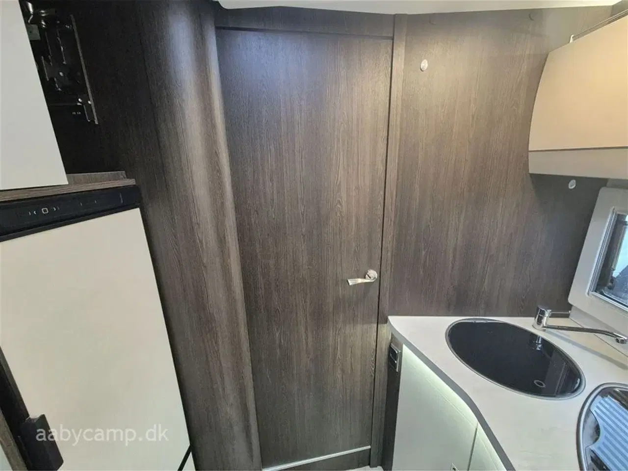 Billede 15 - 2022 - Benimar Tessoro 497   Nk pakke. Automatgear. solceller. Lithium batteri. Markise. cykelstativ. Queensbed. A/C.