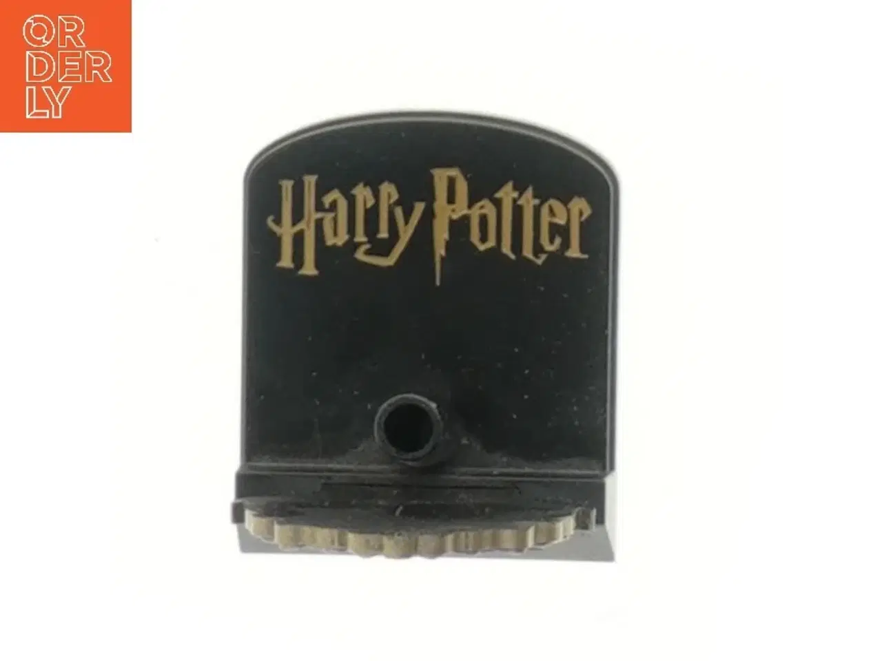 Billede 3 - Harry Potter emblematisk logo med stander til tryllestav (str. 6x7x8 cm)