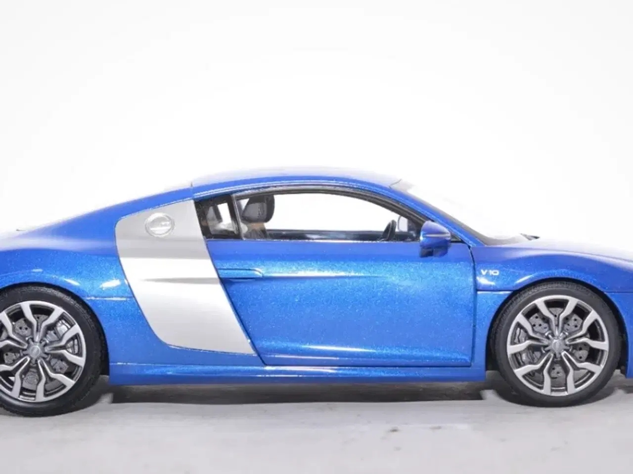 Billede 6 - 1:18 Audi R8 5.2 V10 FSI Quattro 