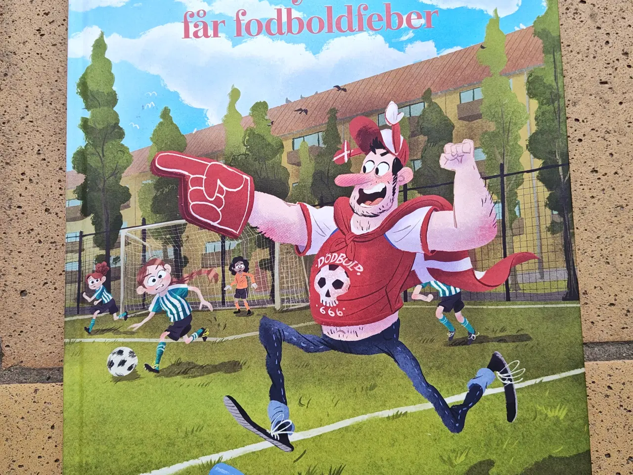 Billede 1 - Sallys far får fodboldfeber BOG