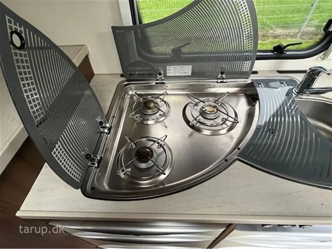 Billede 12 - 2015 - Dethleffs Beduin VIP 650 RFT Thule tagmonteret el-markise, Truma aircon., mover, ALDE centralvarme, vandbåren gulvvarme, rundsiddegruppe, fransk dobbeltseng