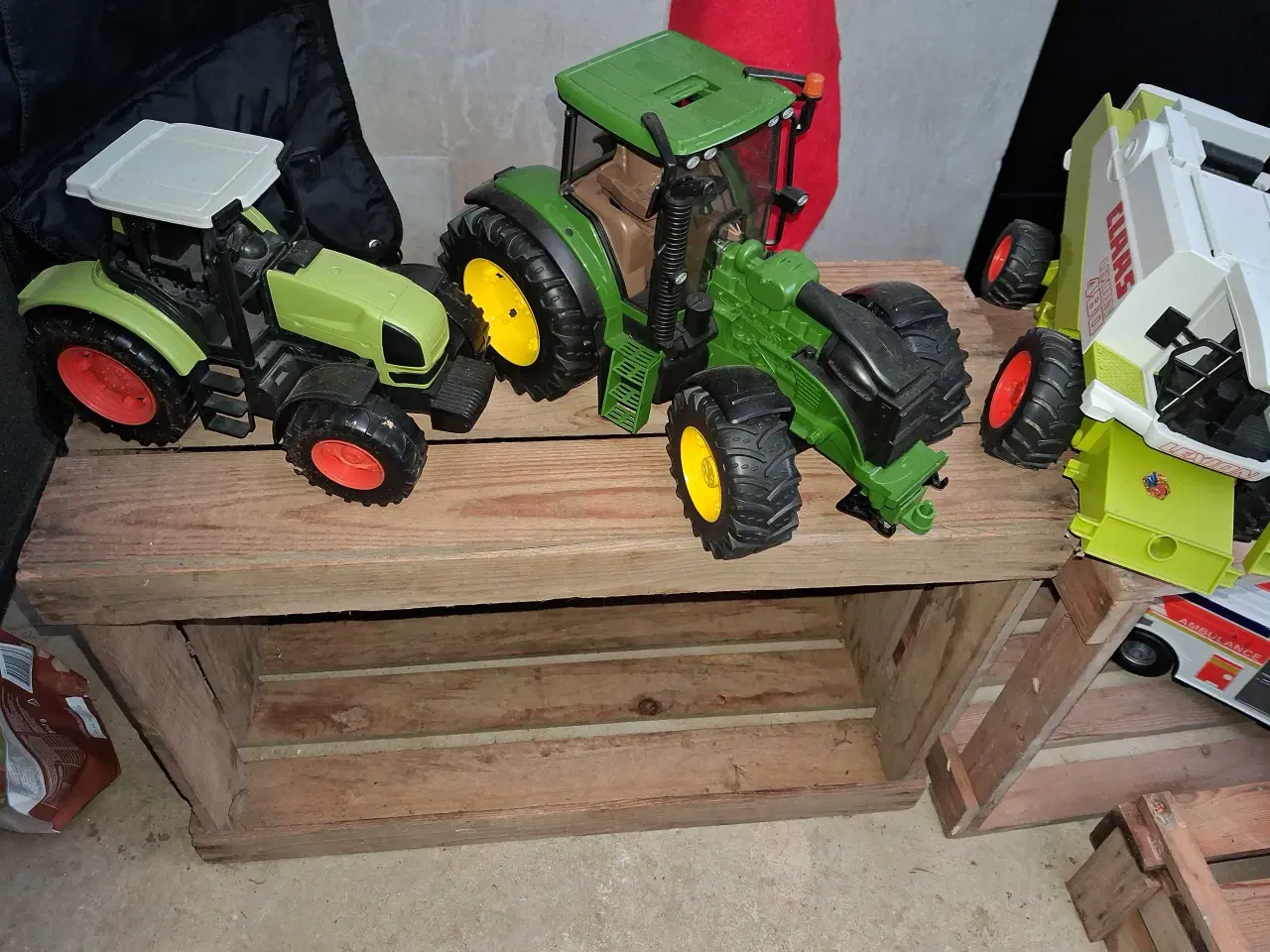 Billede 5 - Legetøj traktor og lastbiler sælges