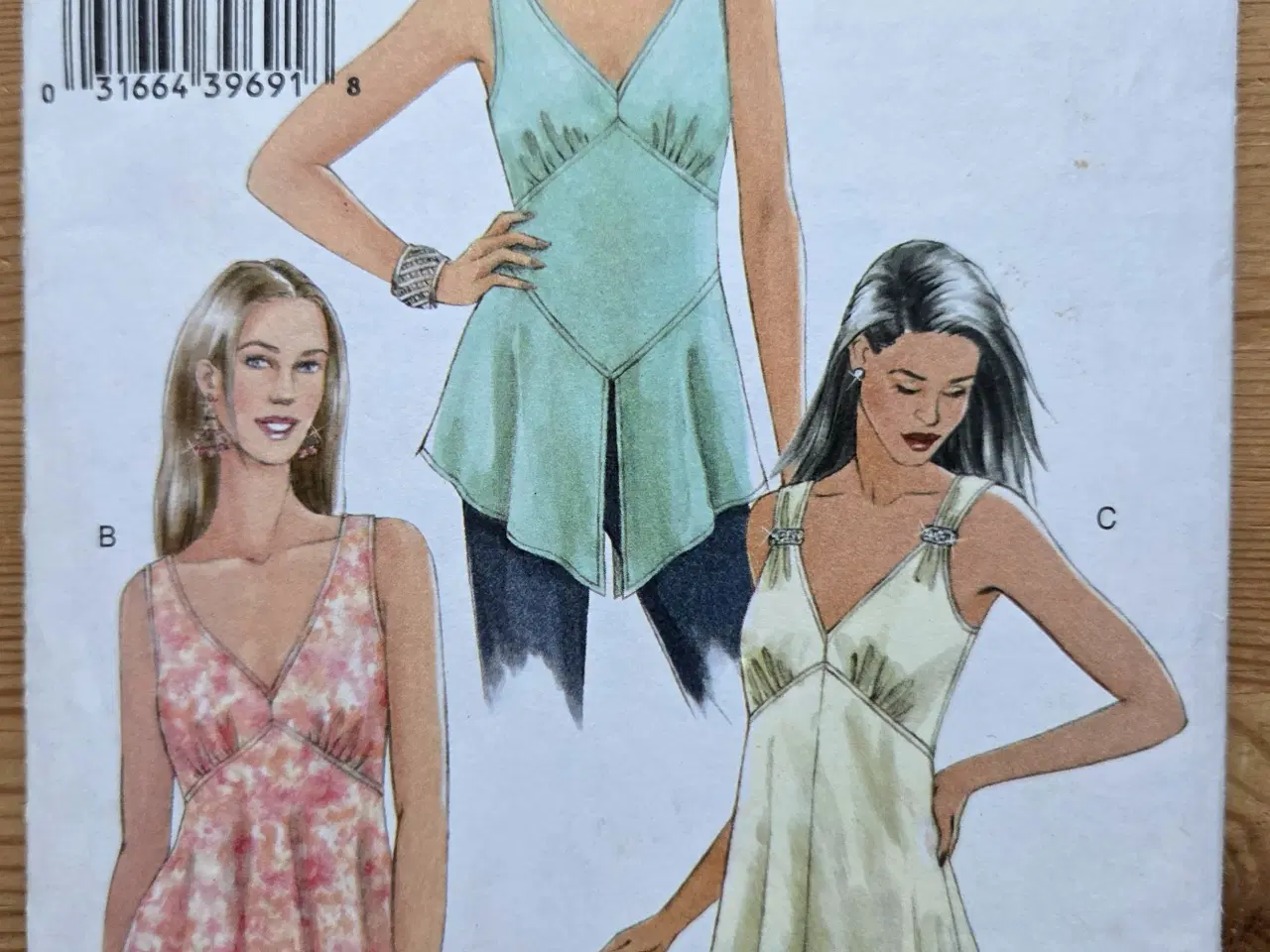 Billede 11 - Bøger og opskrifter om syning af tøj