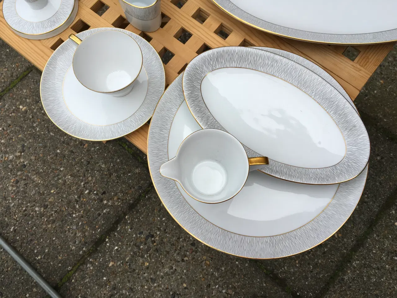 Billede 9 - Spisestel med guldkant, KOH-I-NOOR