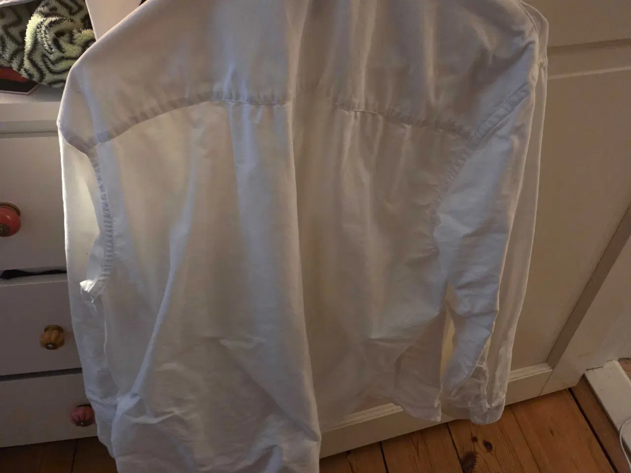 Billede 3 - Hvid H&M skjorte 
