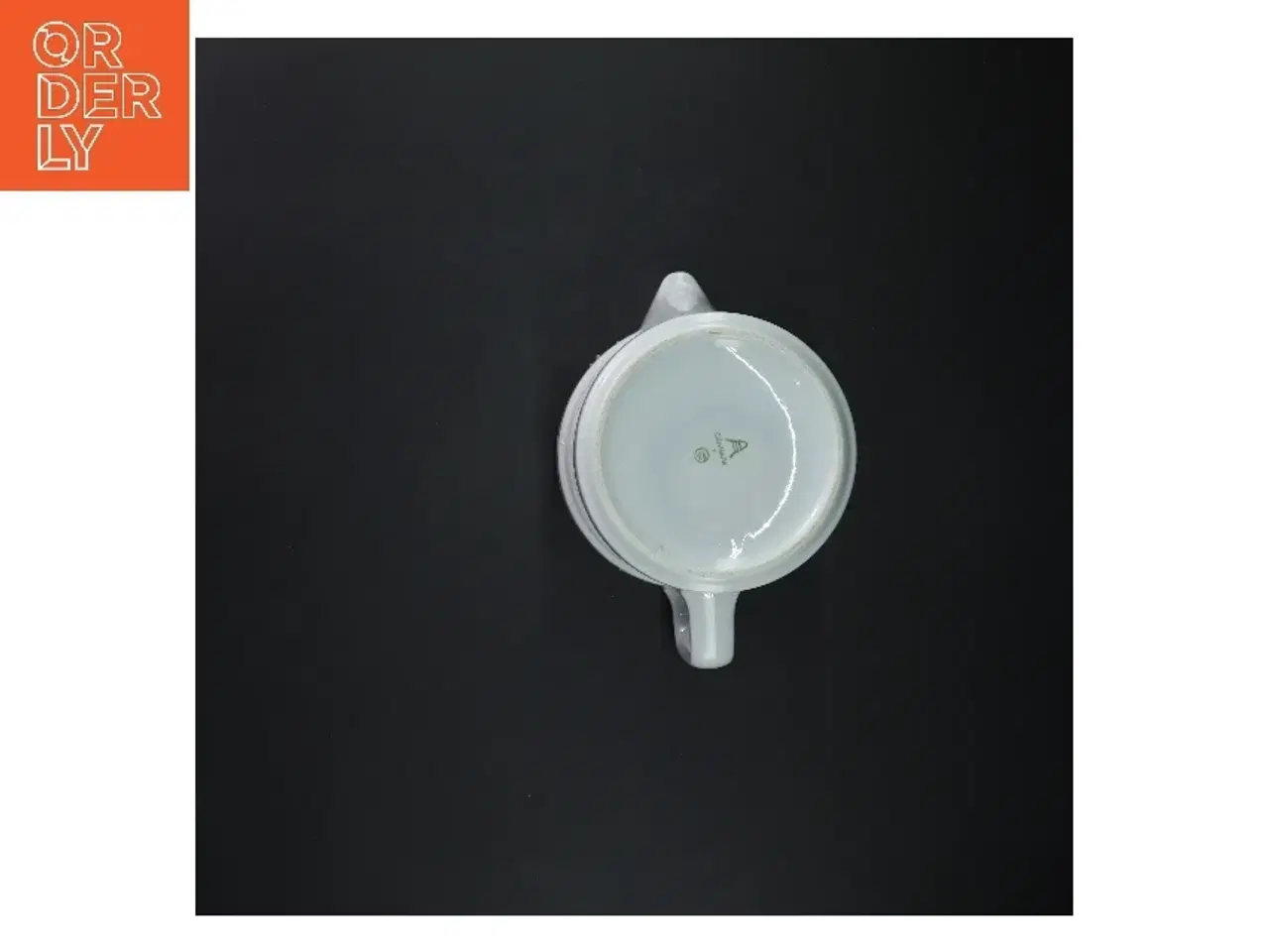 Billede 2 - Hvid kande med låg fra blå kant (str. 15 cm)