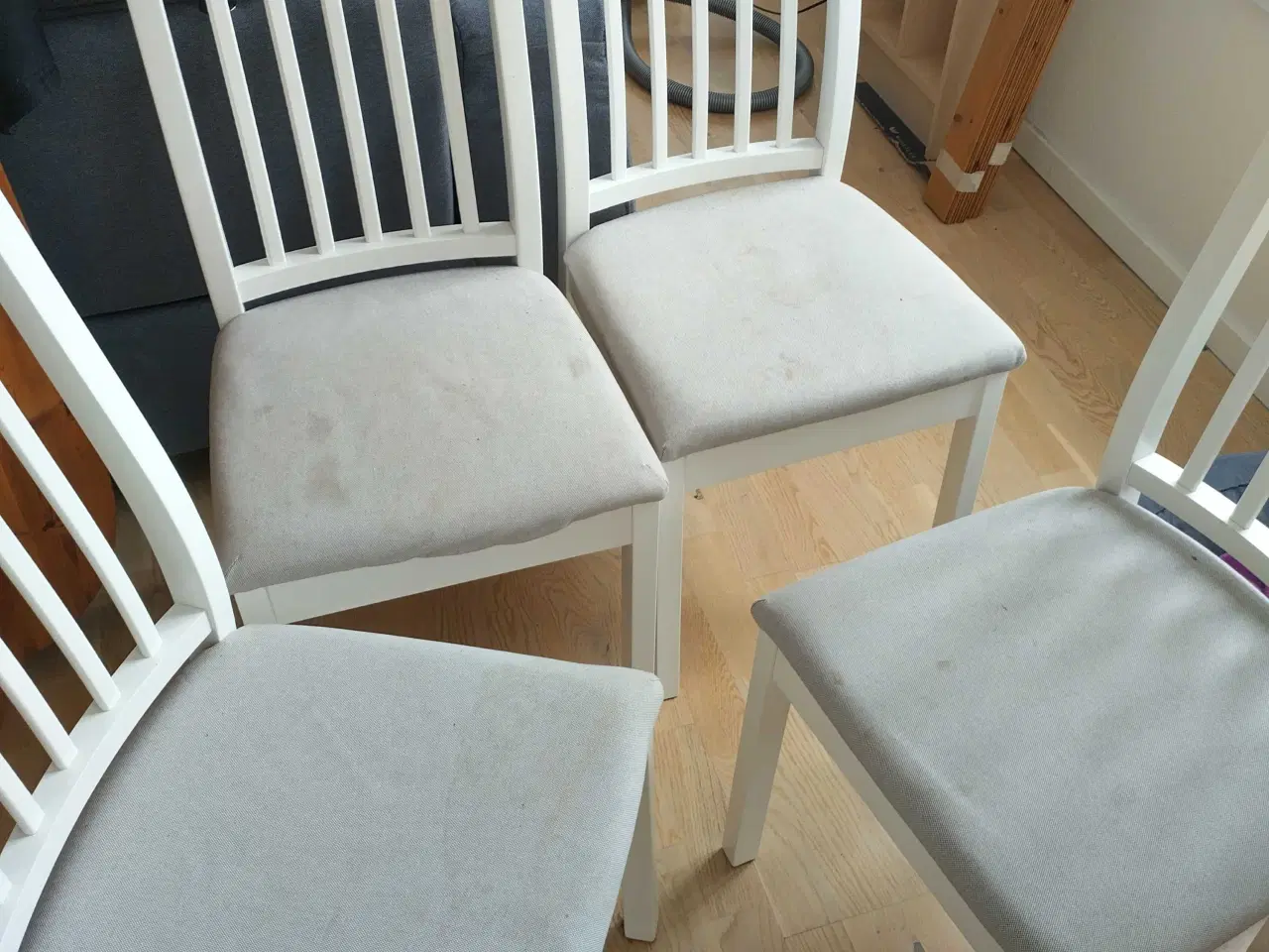 Billede 4 - Spisebord+stole 