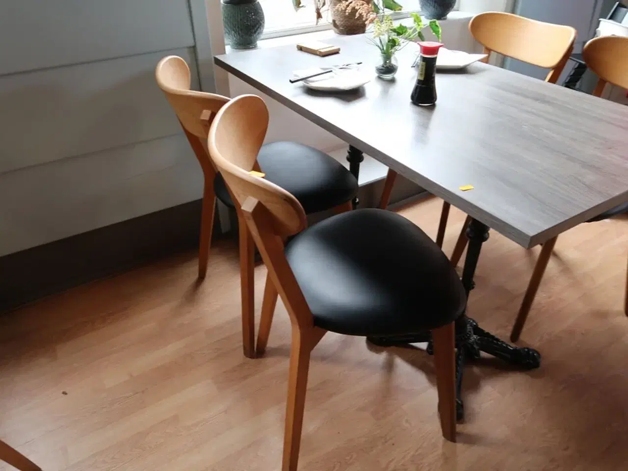 Billede 2 - Bord med 4 stk. stole