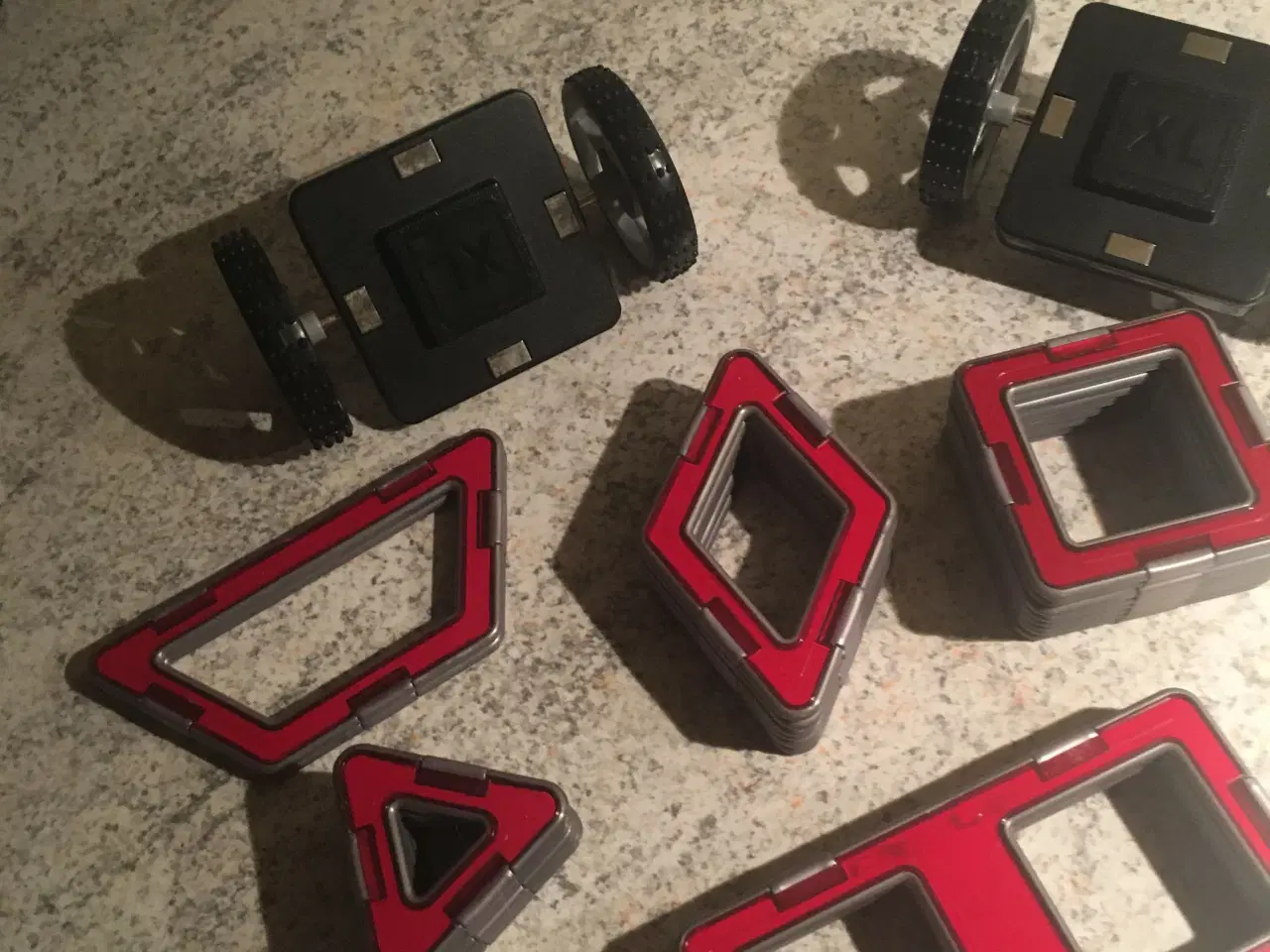 Billede 1 - Helt nye Magformers 40 stk. incl 2 X hjul