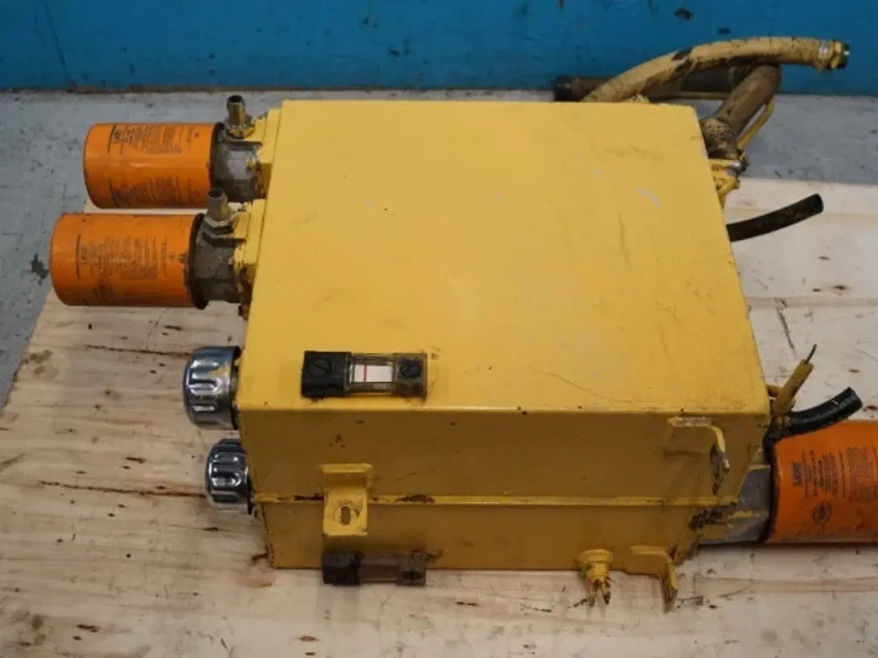 Billede 4 - New Holland TF46 Hydrauliktank 89500040