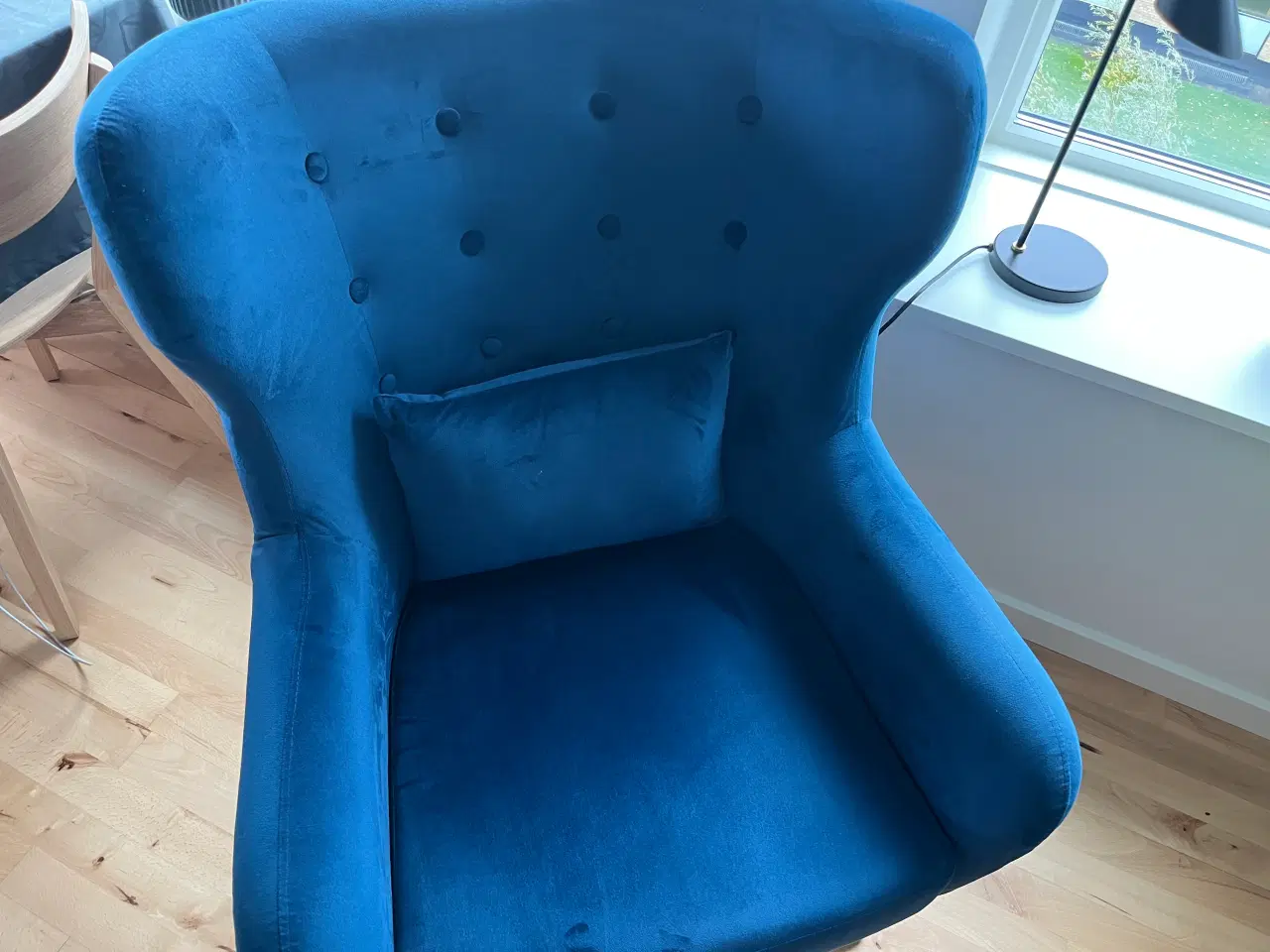 Billede 2 - Blå velour lænestol 