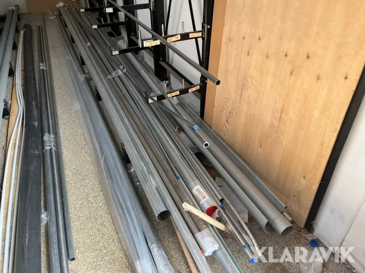 Billede 4 - Grenreol en række