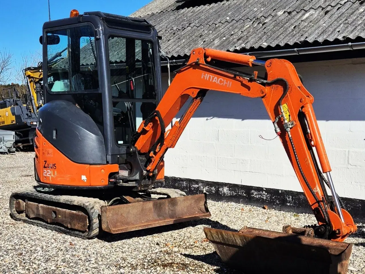 Billede 2 - Hitachi ZX22U-2 CLR / Powertilt / 2500 kg maskine / 4 skovle + rive