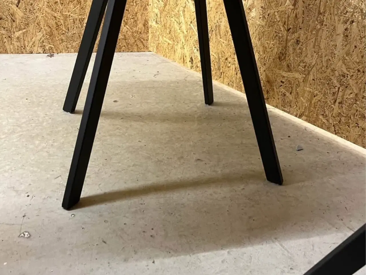 Billede 6 - Plankebord m. 4 stole 